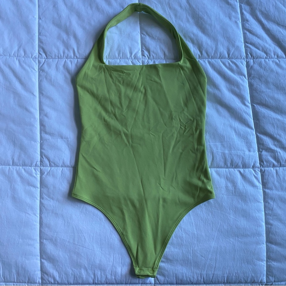 Aritzia Babaton Contour Squareneck Halter Bodysuit Open Back Neon Green XS